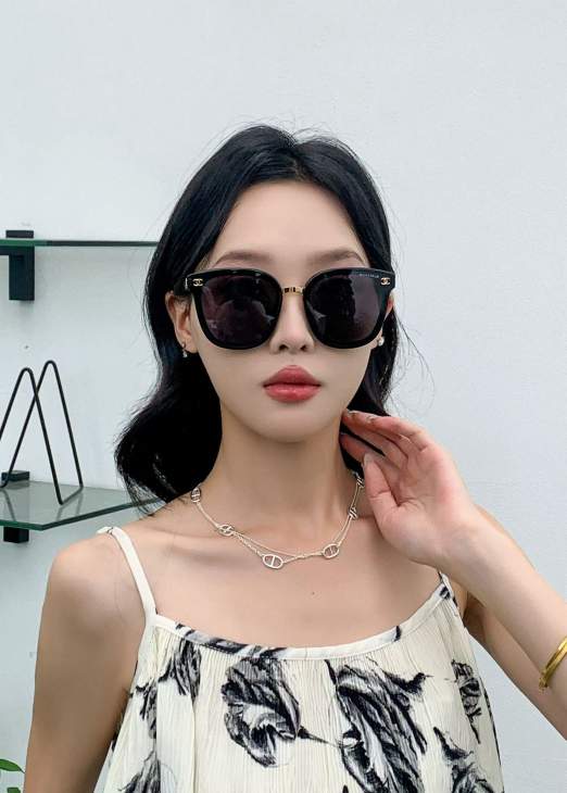 Picture of Chanel Sunglasses _SKUfw79398770fw